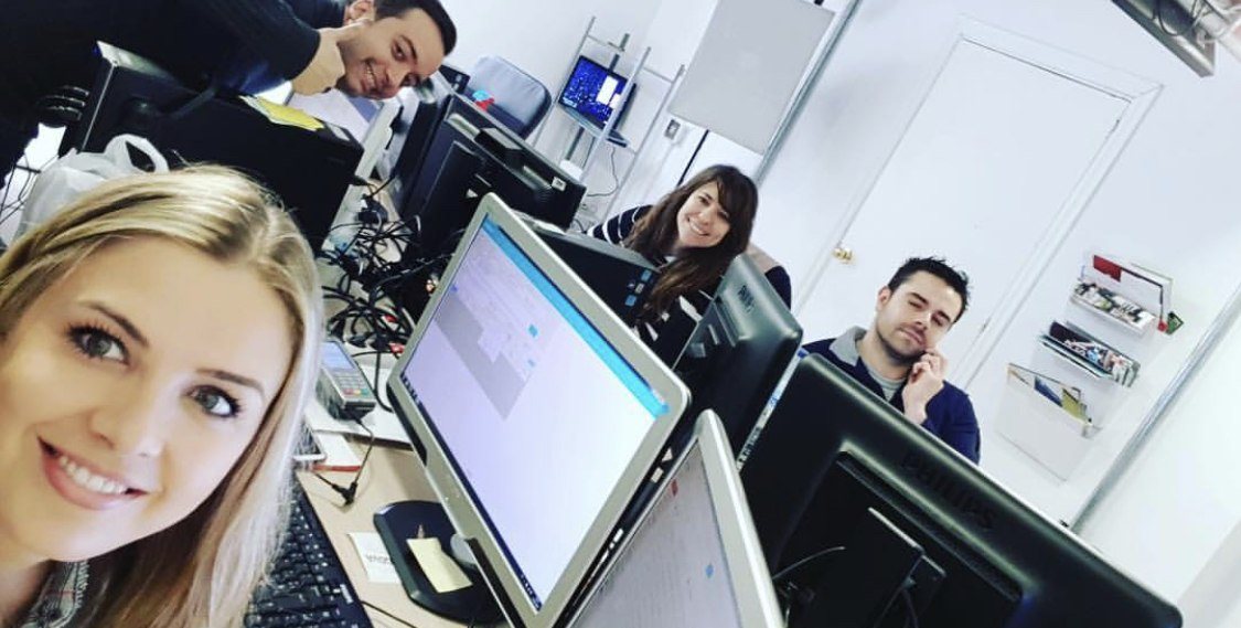 Equipo de Rumar Group en la oficina